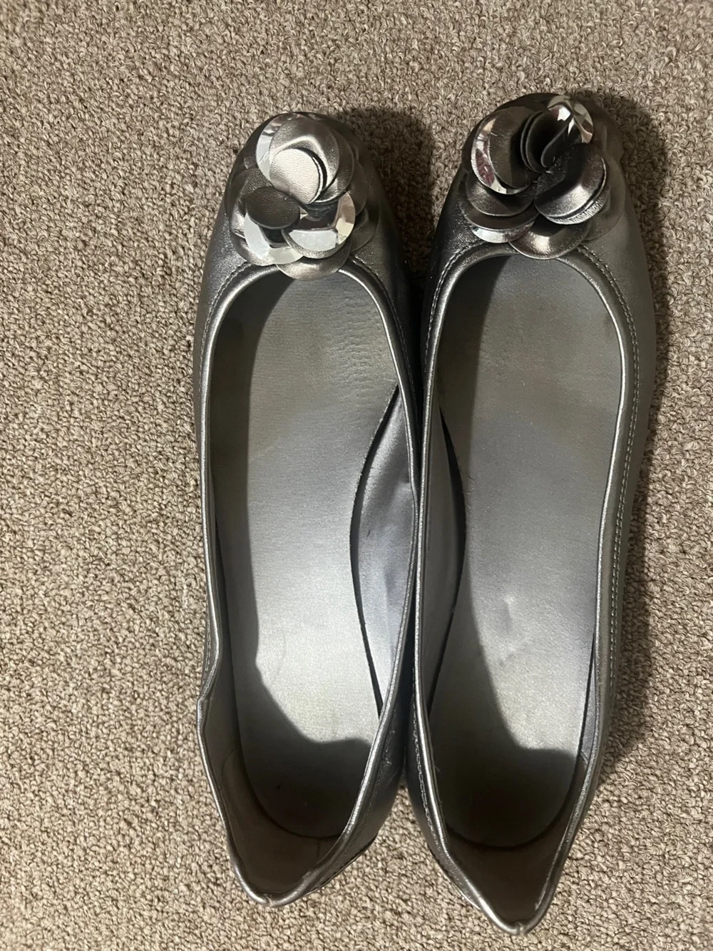 Women’s Silver Ballet Flats with Decorative Flower